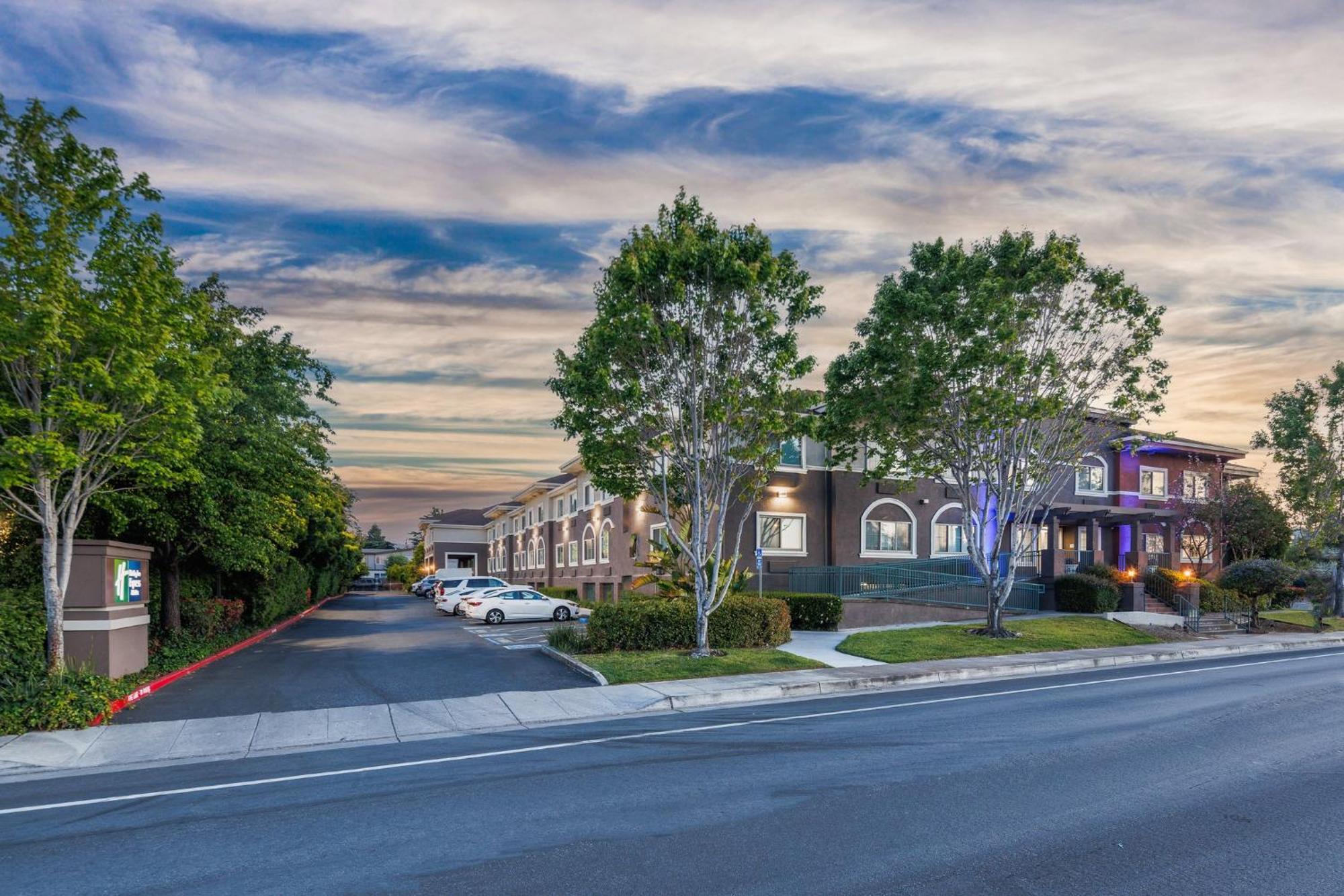 Holiday Inn Express & Suites Mountain View Silicon Valley By Ihg المظهر الخارجي الصورة