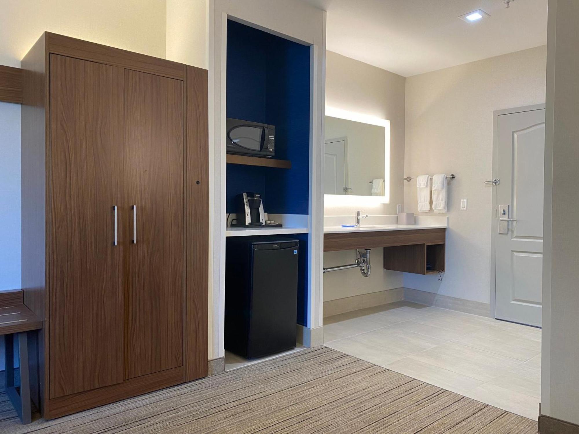 Holiday Inn Express & Suites Mountain View Silicon Valley By Ihg المظهر الخارجي الصورة