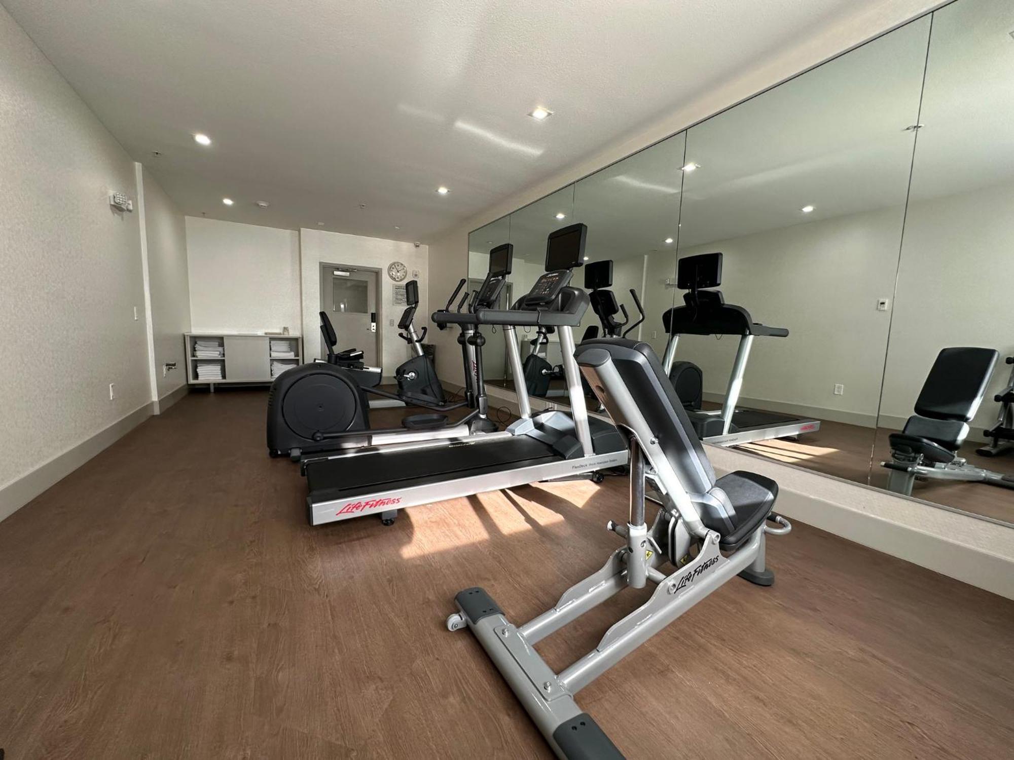 Holiday Inn Express & Suites Mountain View Silicon Valley By Ihg المظهر الخارجي الصورة