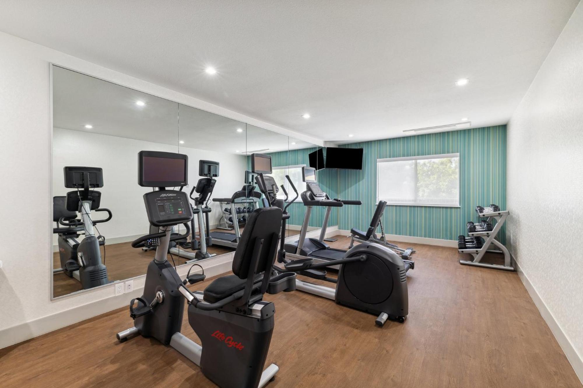 Holiday Inn Express & Suites Mountain View Silicon Valley By Ihg المظهر الخارجي الصورة