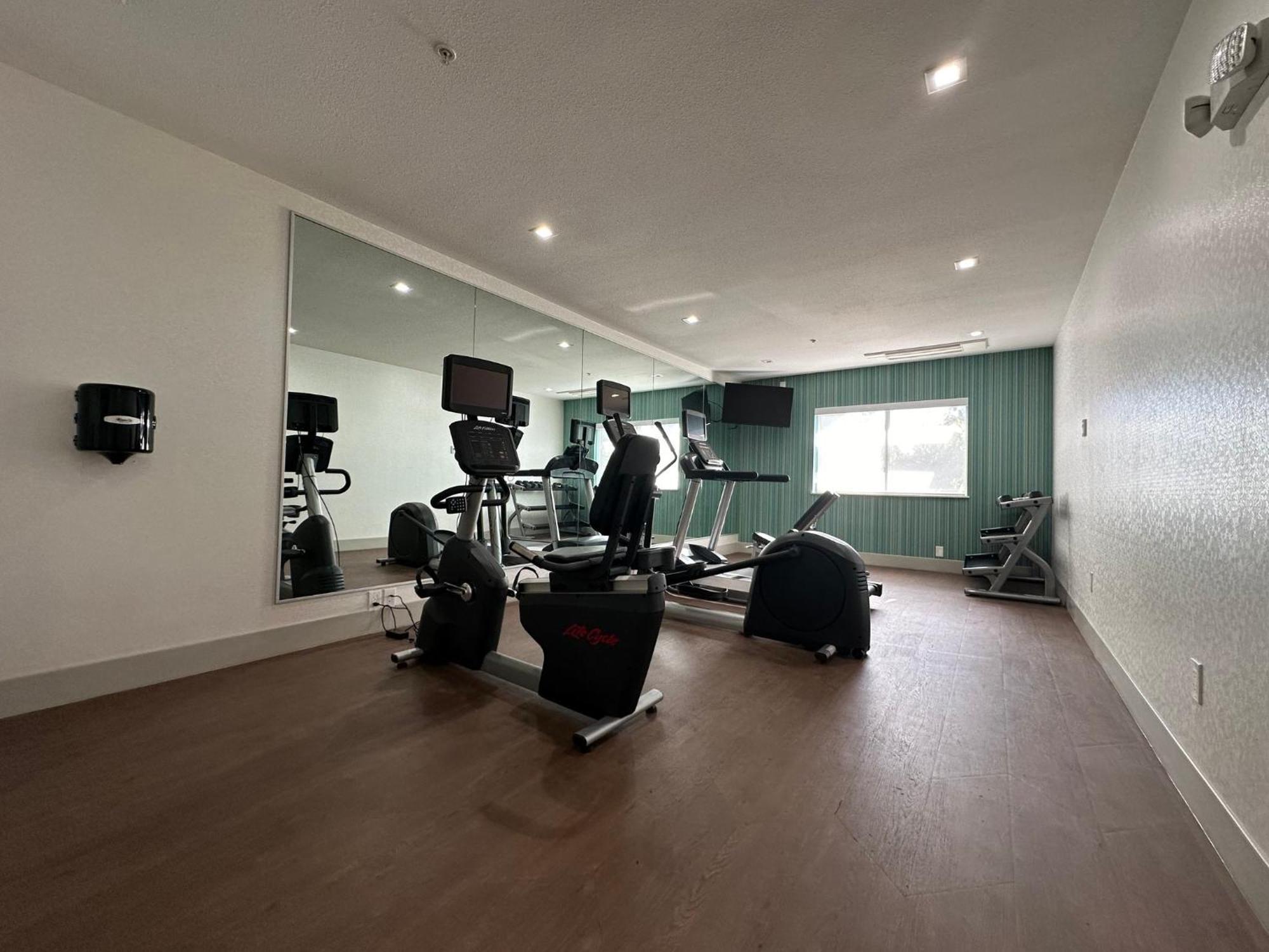 Holiday Inn Express & Suites Mountain View Silicon Valley By Ihg المظهر الخارجي الصورة
