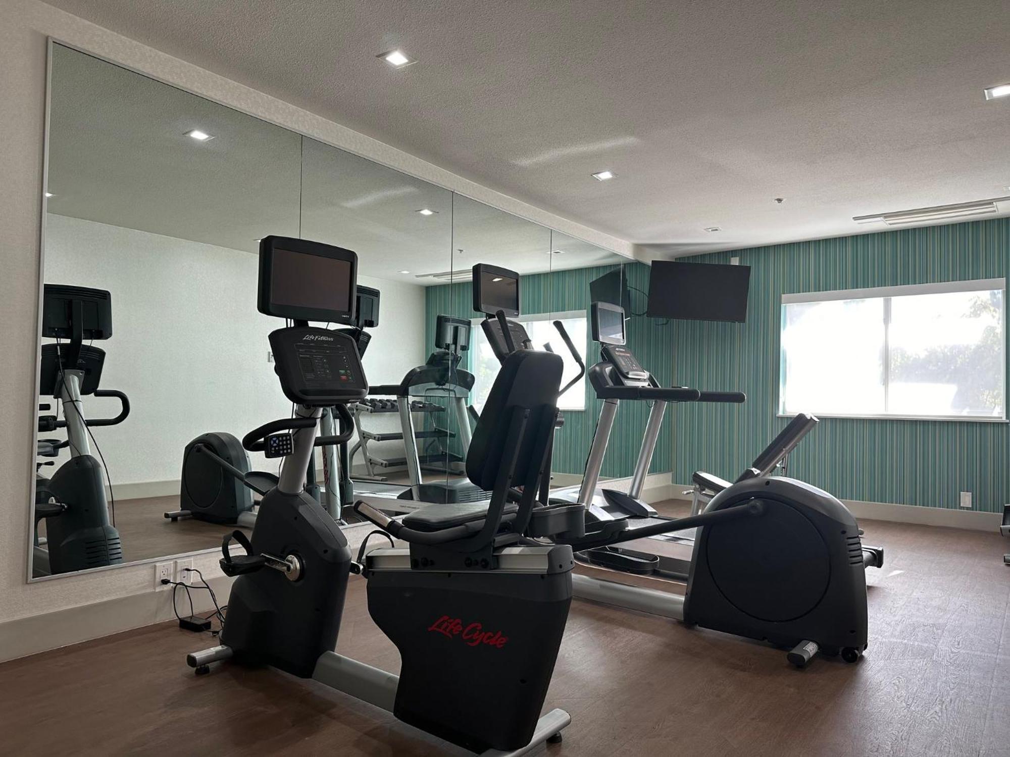 Holiday Inn Express & Suites Mountain View Silicon Valley By Ihg المظهر الخارجي الصورة